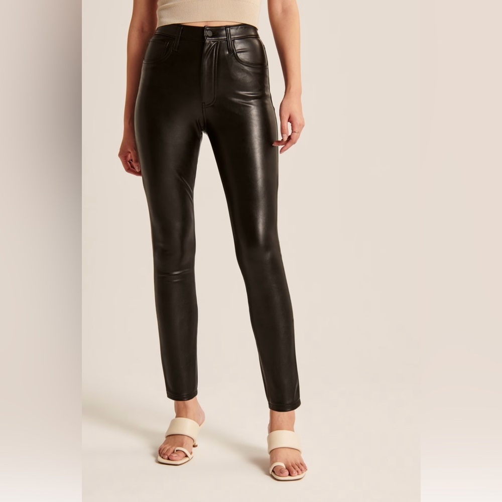 Abercrombie & Fitch Women’s Ultra High Rise Super Skinny Ankle pants. Size XS